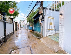 bán nhà sổ hồng riêng ngay thị trấn hẻm xe hơi 